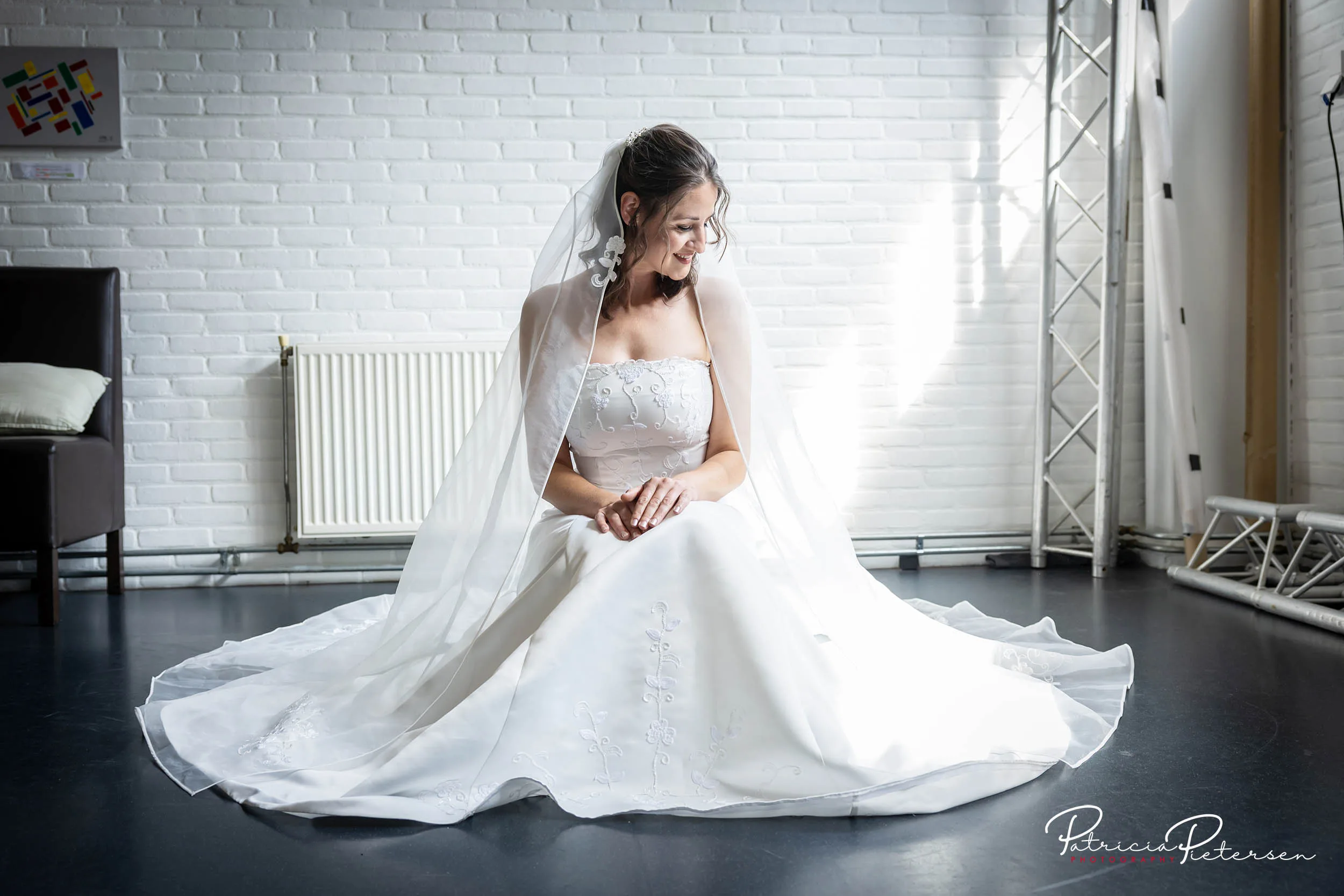 trouwreportage_theater_posa_kevin_rosa_alpaca_manege_lelysta (4)